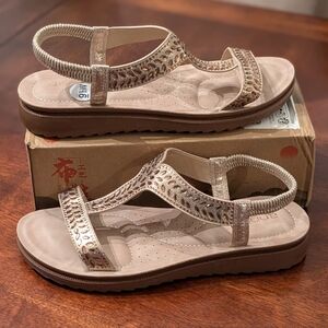 NWOT Annie Comfort Gold sandals